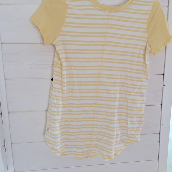 Lululemon tshirt - Picture 4 of 4